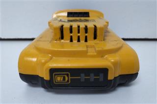 DCB203 DEWALT 20V 2AH LITHIUM BATTERY - DCB203